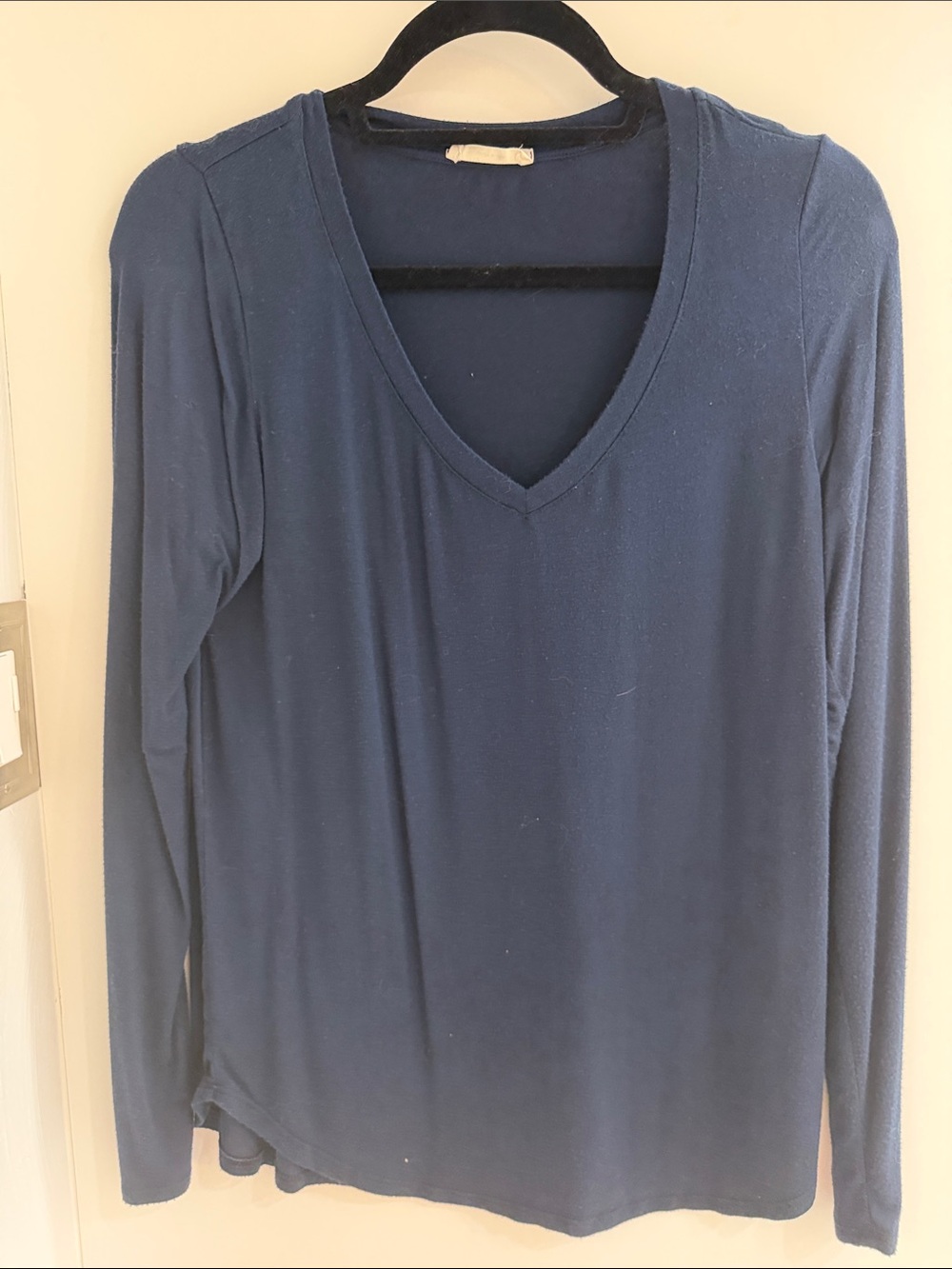 Women's Navy V-Neck Long Sleeve Tee